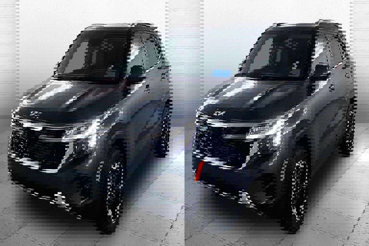 Used 2024 Kia Seltos EX image 3