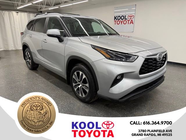 Certified 2023 Toyota Highlander XLE image 1