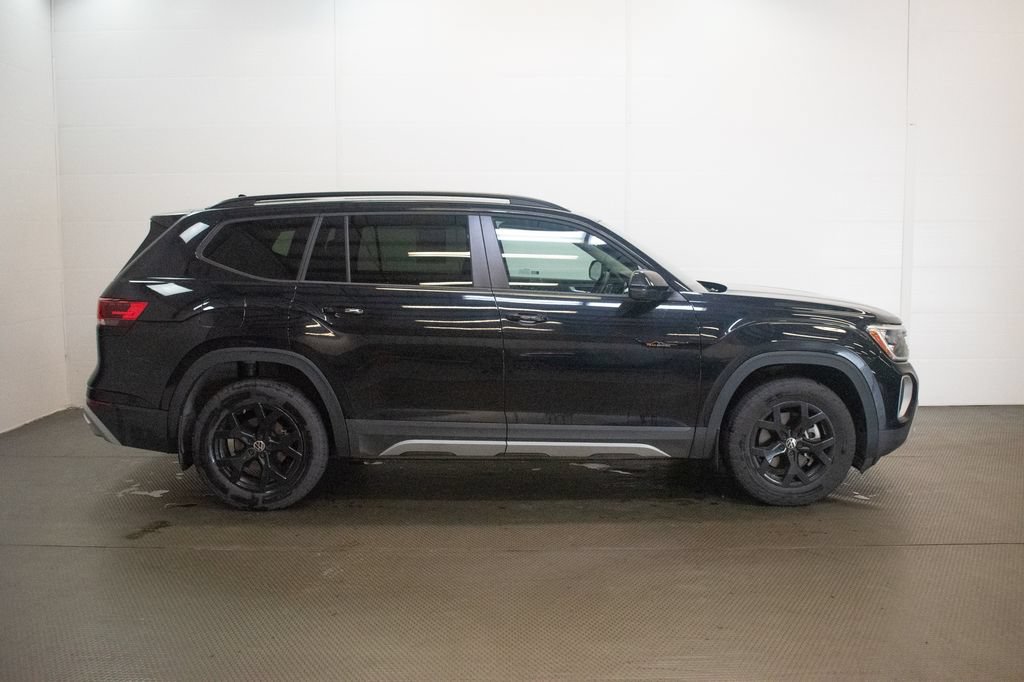 Used 2024 Volkswagen Atlas Peak Edition SE AWD/4WD image 3