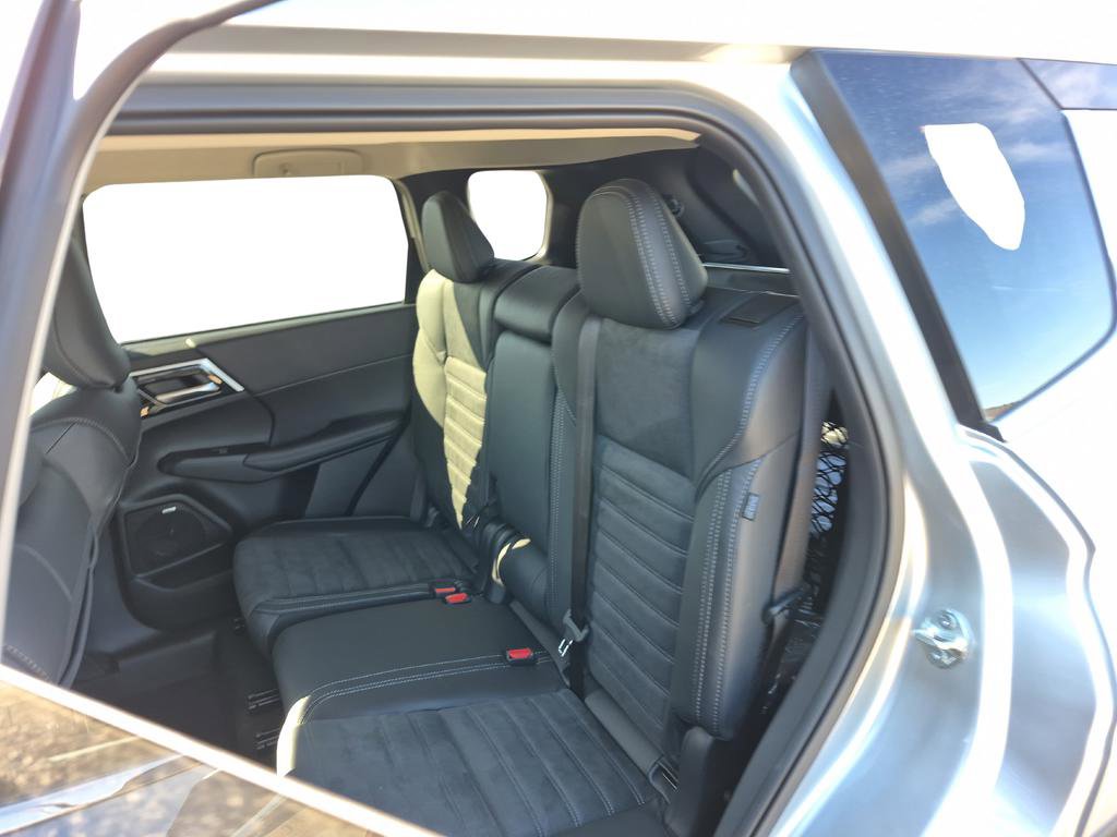 New 2026 Mitsubishi Outlander SE image 27