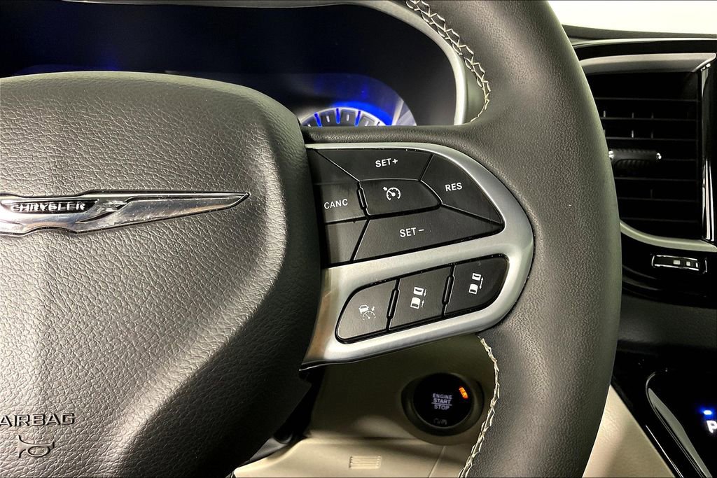 Used 2024 Chrysler Pacifica Touring-L image 28