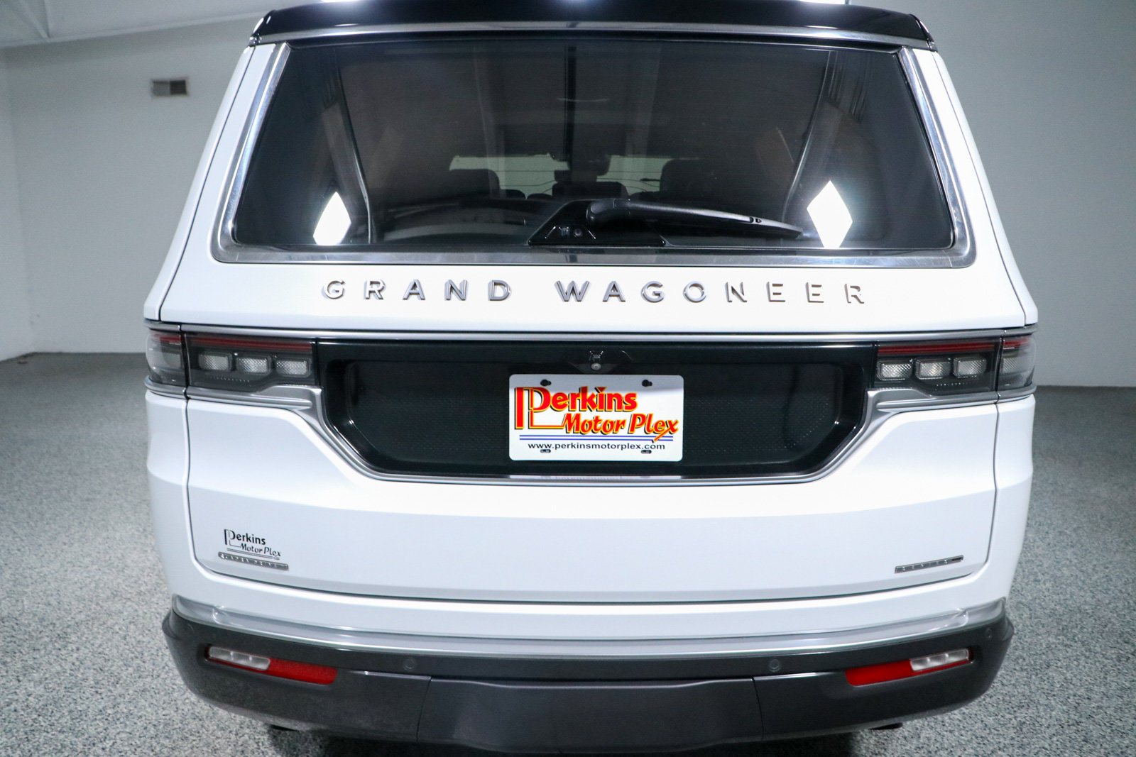 Used 2022 Jeep Grand Wagoneer Series III w/ HD Trailer Tow Package AWD/4WD image 8