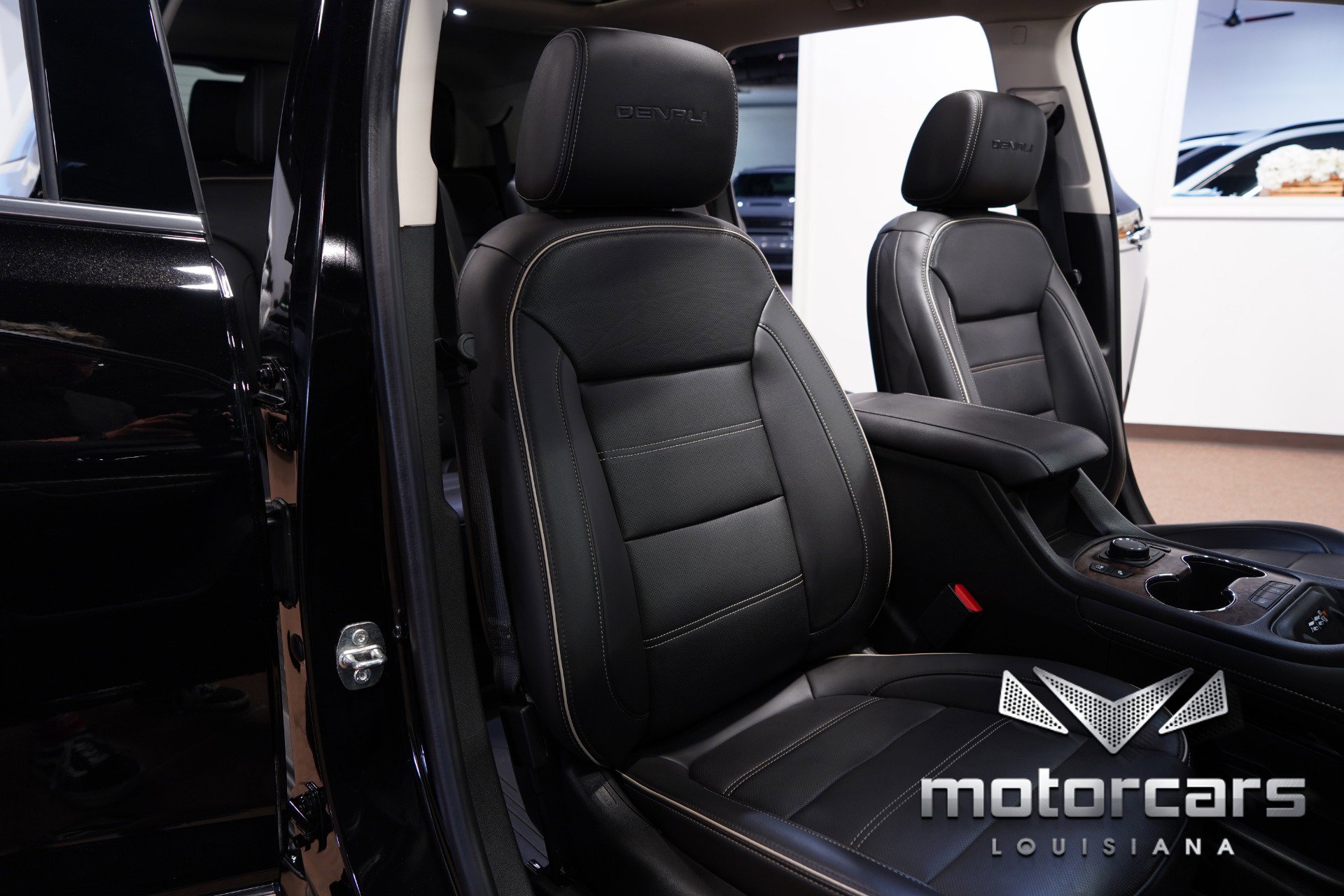 Used 2021 GMC Acadia Denali w/ Denali Technology Package image 30