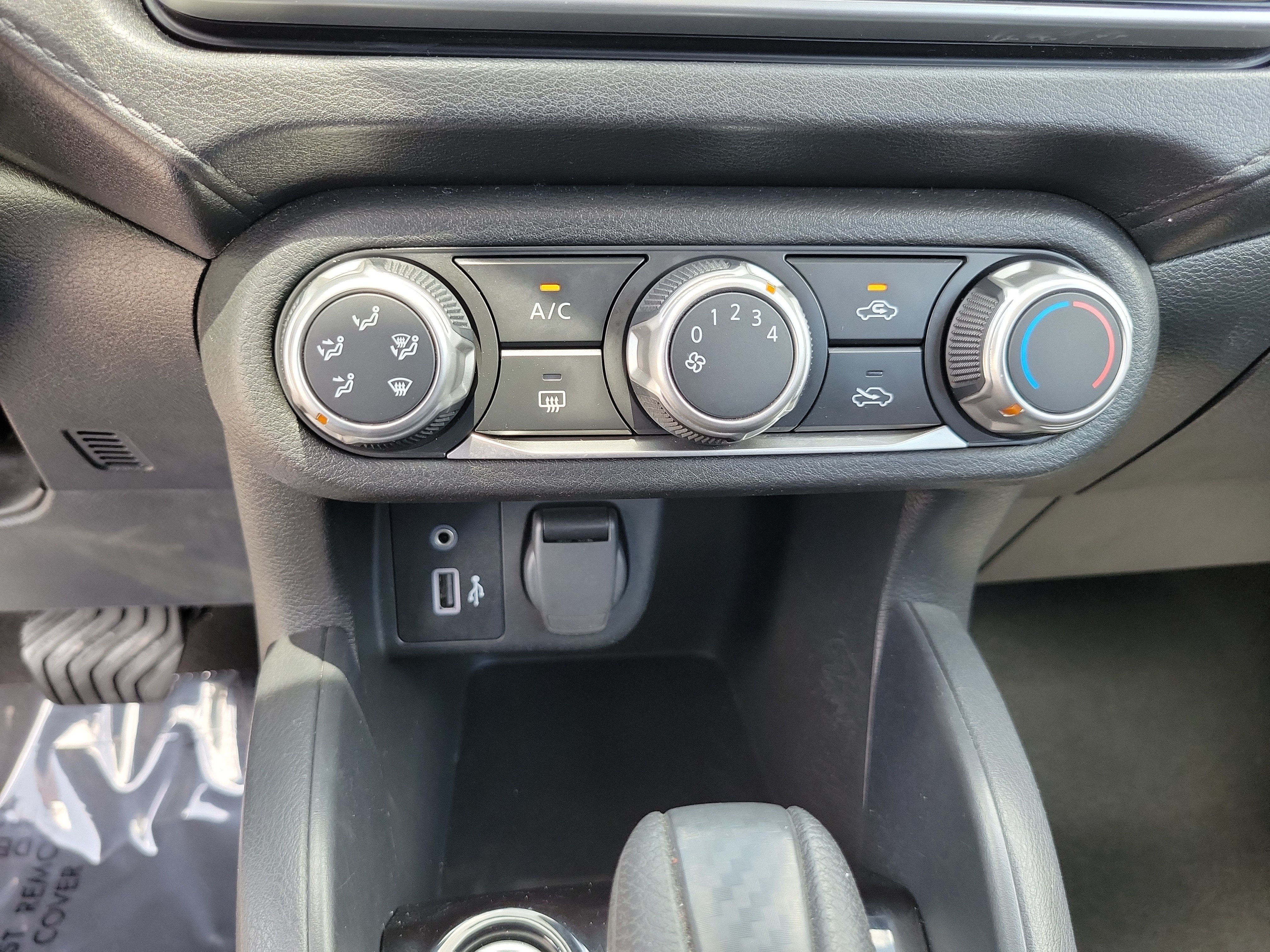 Used 2021 Nissan Versa S FWD image 22
