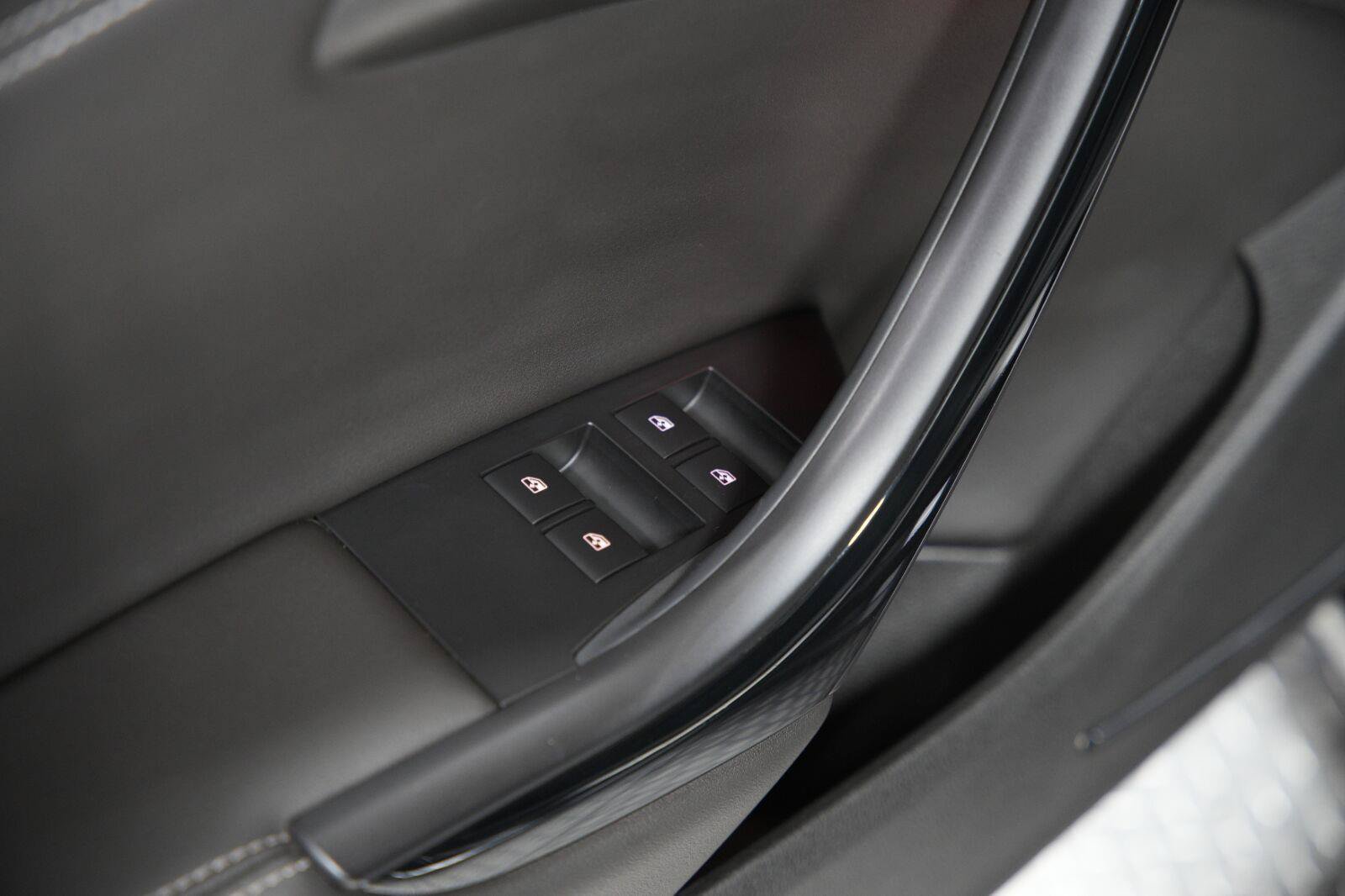 Certified 2018 Buick Cascada Premium FWD image 39