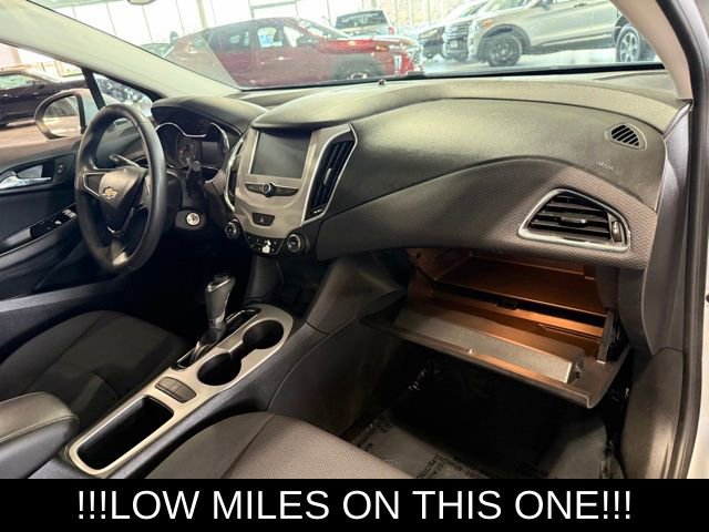 Used 2017 Chevrolet Cruze LS image 13