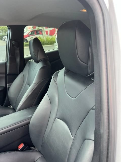 Used 2017 Toyota Prius Prime Advanced w/ Carpet Mat Package FWD image 11