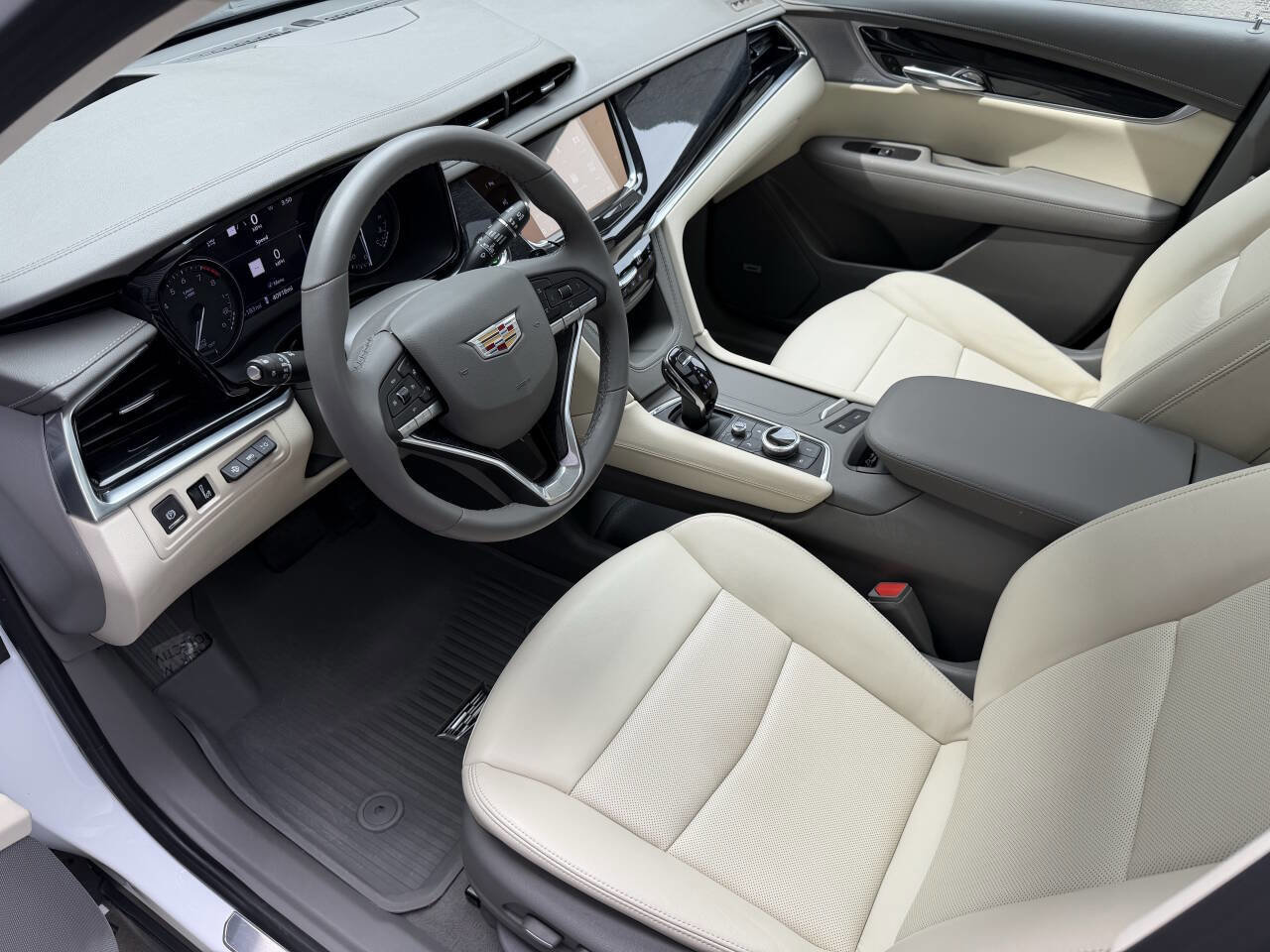 Used 2024 Cadillac XT6 Premium Luxury w/ Technology Package AWD/4WD image 13