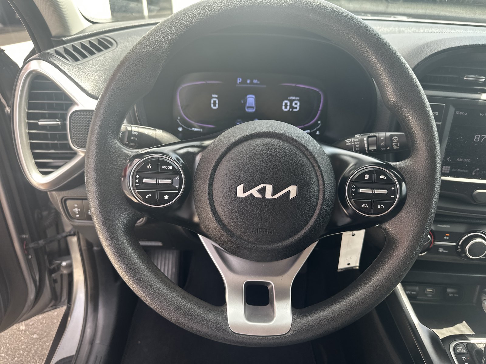 Used 2024 Kia Soul LX w/ LX Technology Package FWD image 11