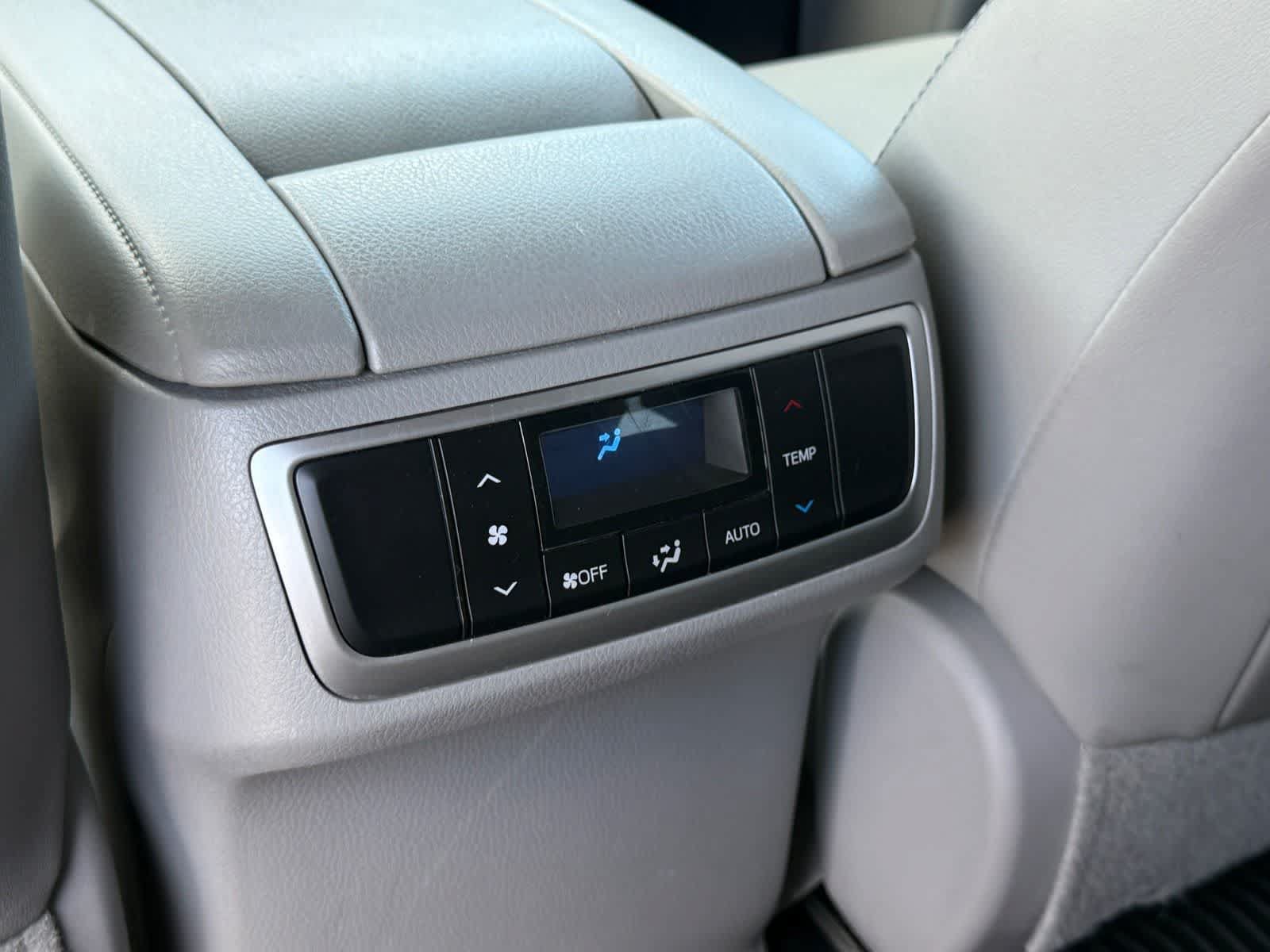 Used 2017 Toyota Highlander XLE AWD/4WD image 14
