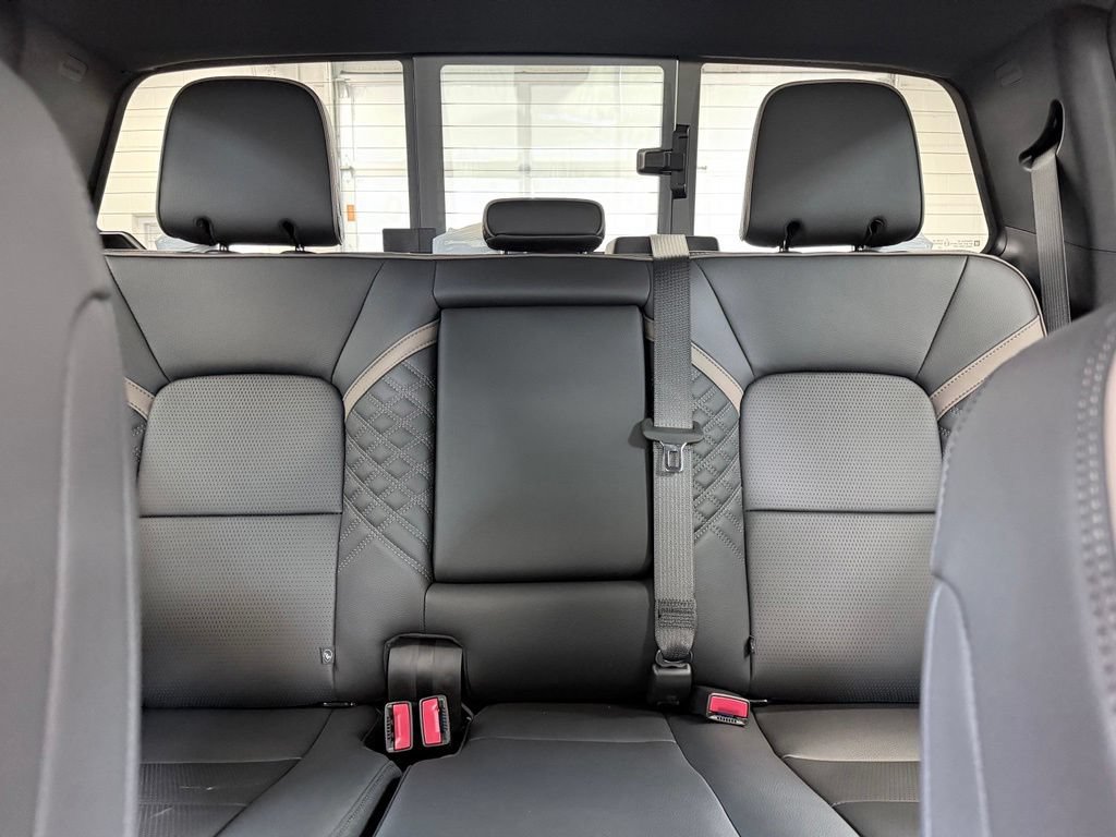 New 2026 GMC Canyon Denali w/ LPO, Denali Black Edition AWD/4WD image 18