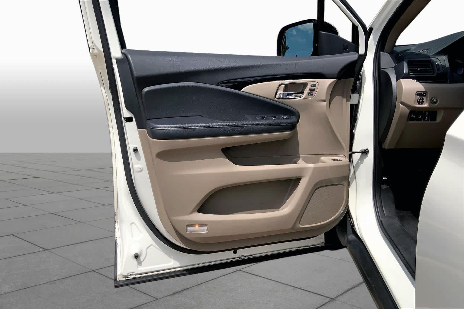 Used 2016 Honda Pilot Elite image 22