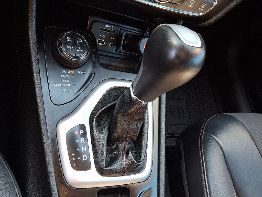 Used 2014 Jeep Cherokee Trailhawk image 27