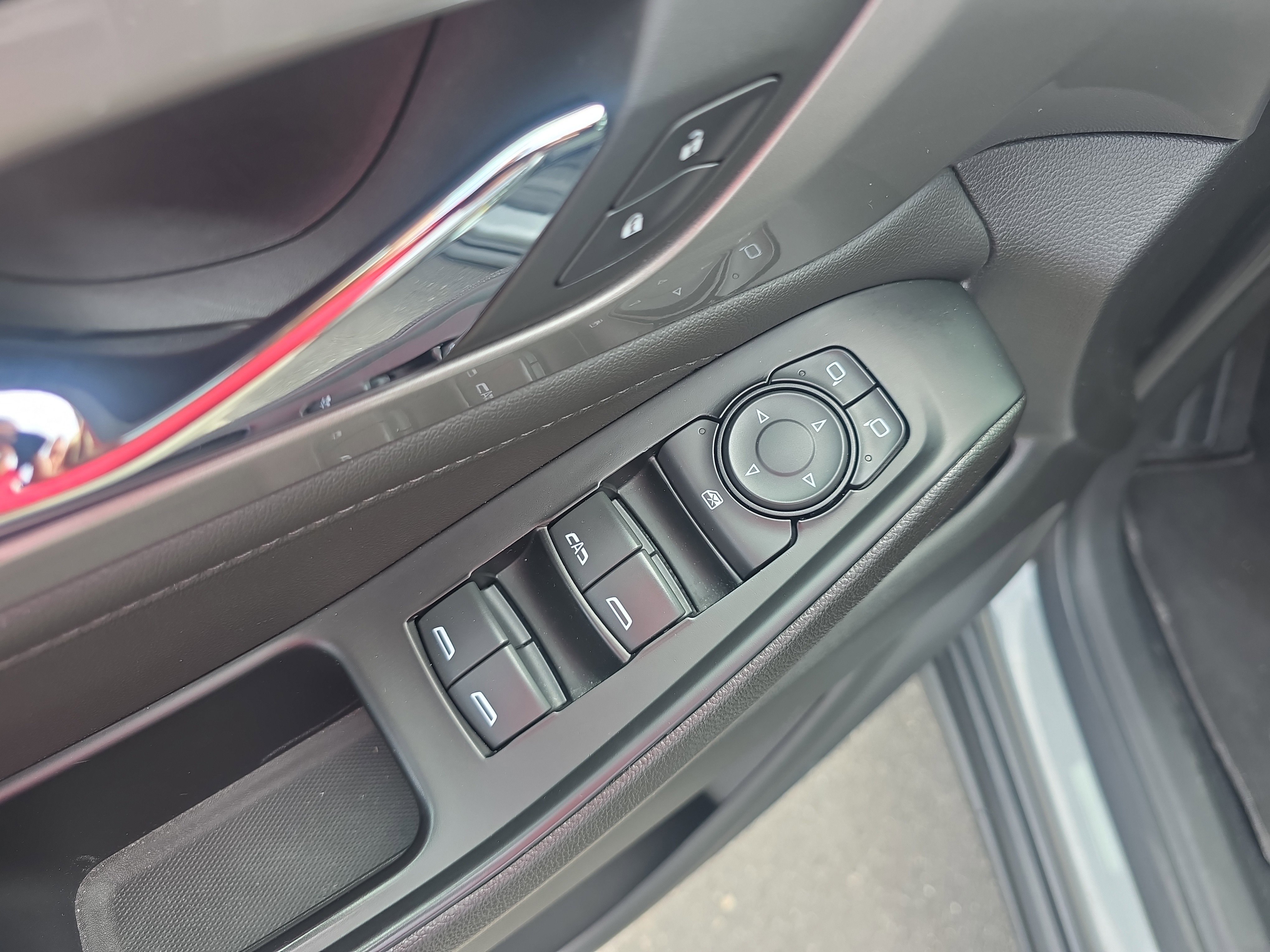 Used 2023 Chevrolet Traverse LT image 17