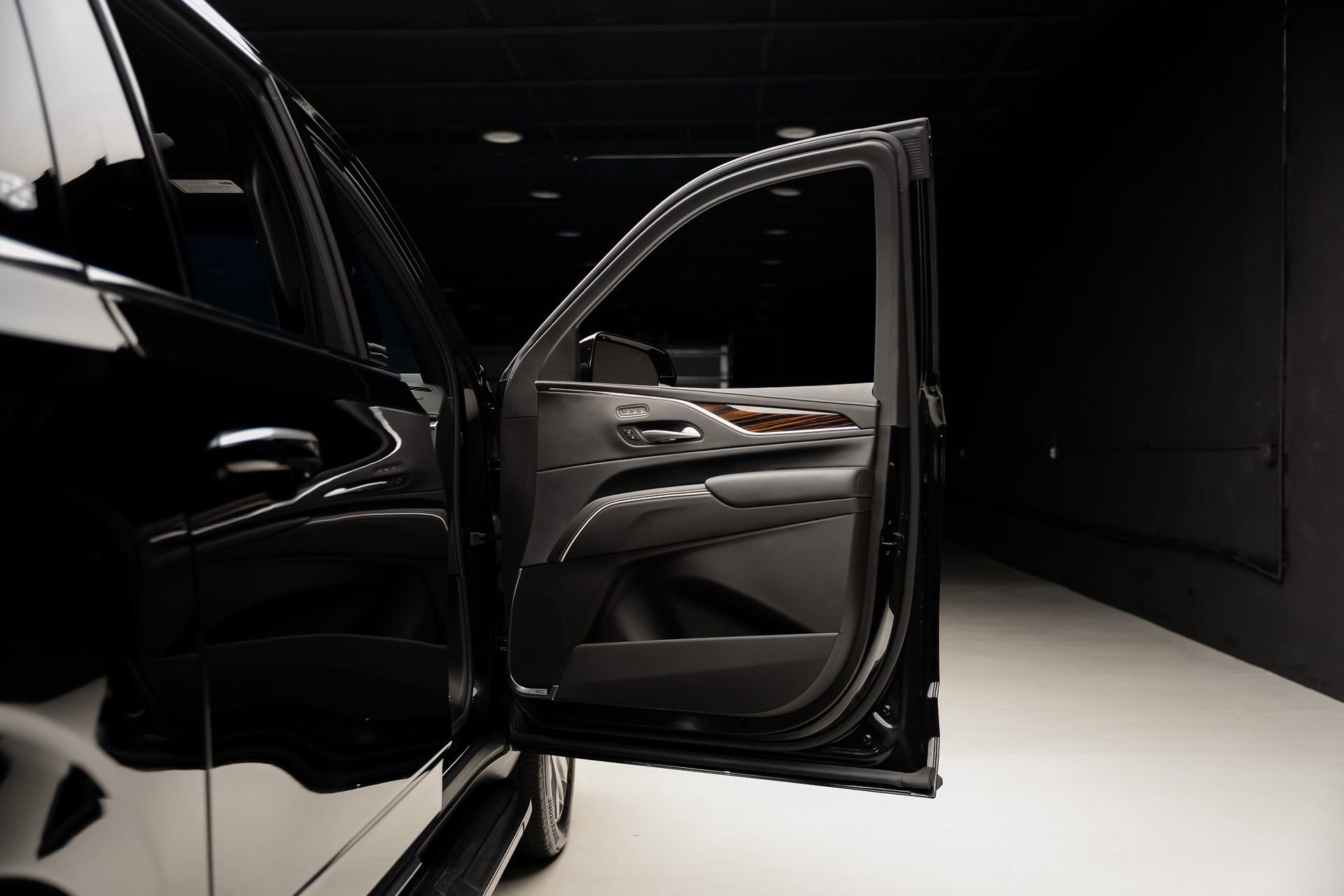 Used 2024 Cadillac Escalade ESV Premium Luxury RWD image 61