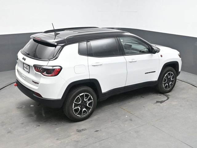 Used 2025 Jeep Compass Trailhawk AWD/4WD image 31