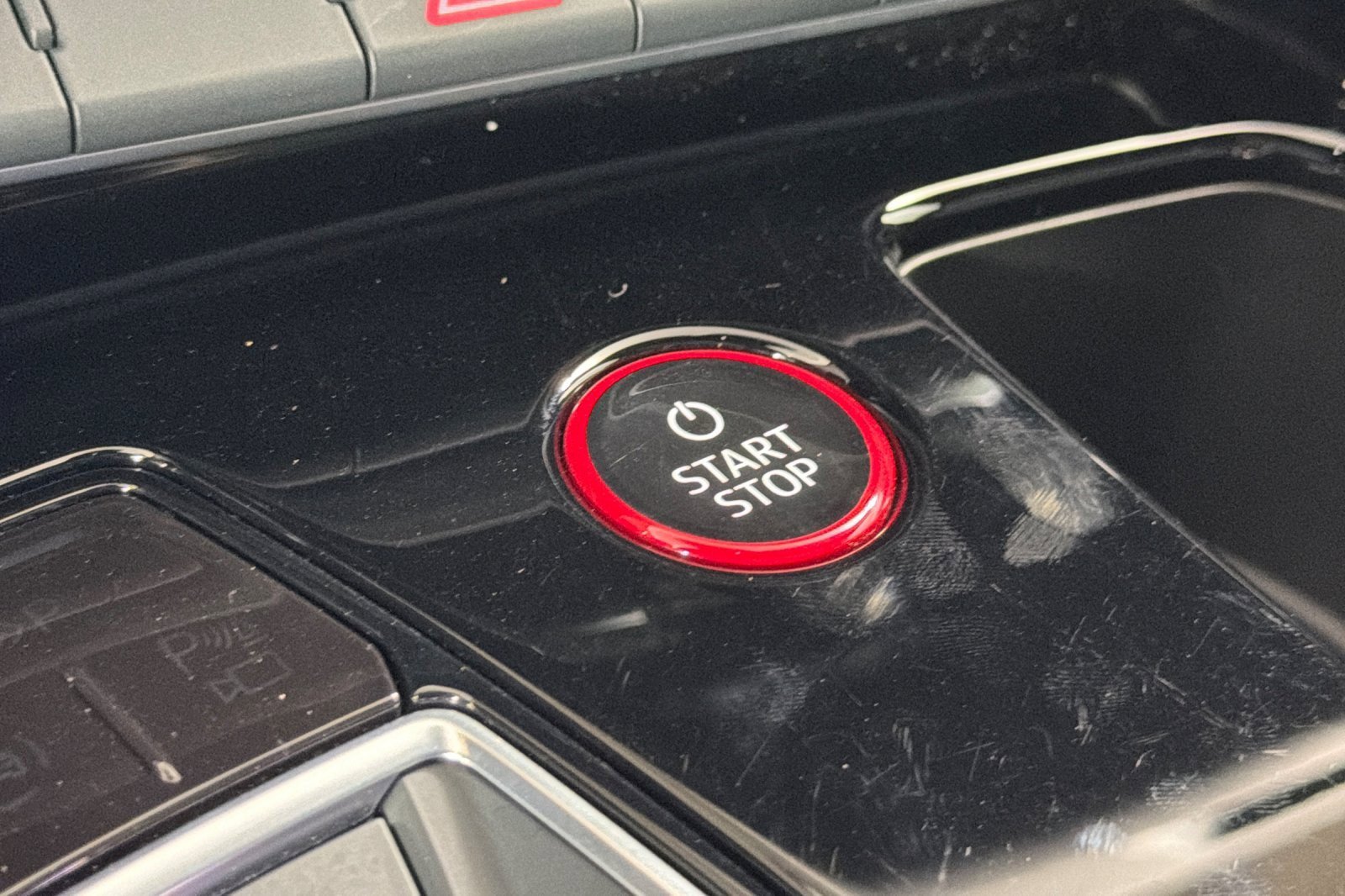 Used 2024 Audi e-tron GT Premium Plus image 21