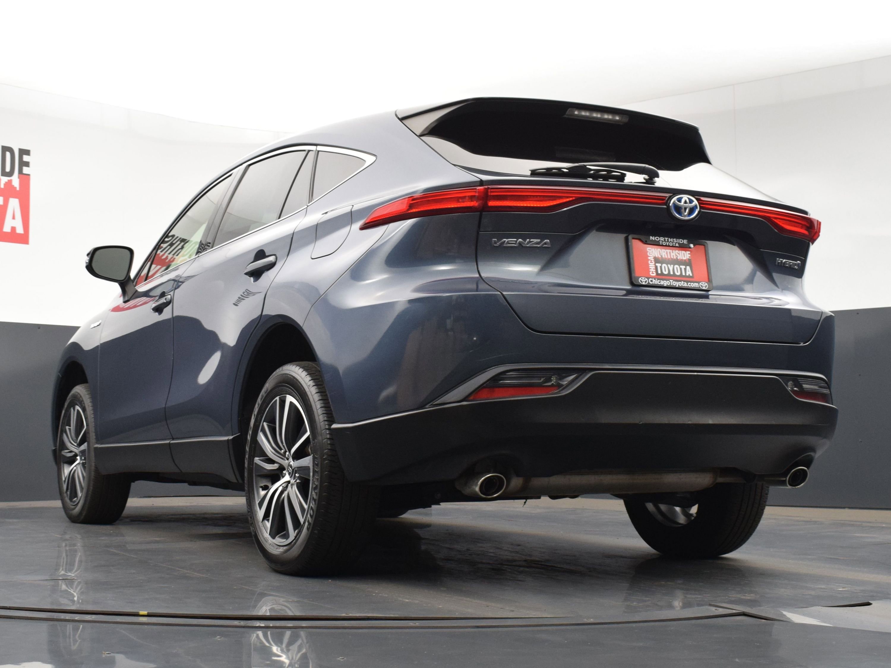 Used 2021 Toyota Venza LE image 27