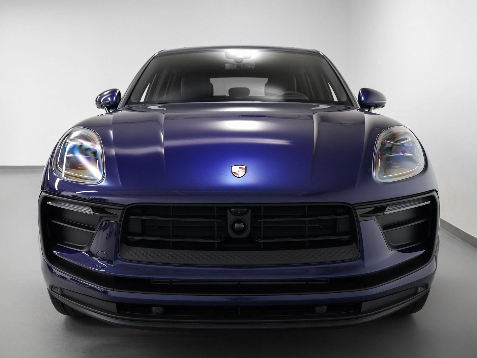 Used 2025 Porsche Macan AWD/4WD image 8
