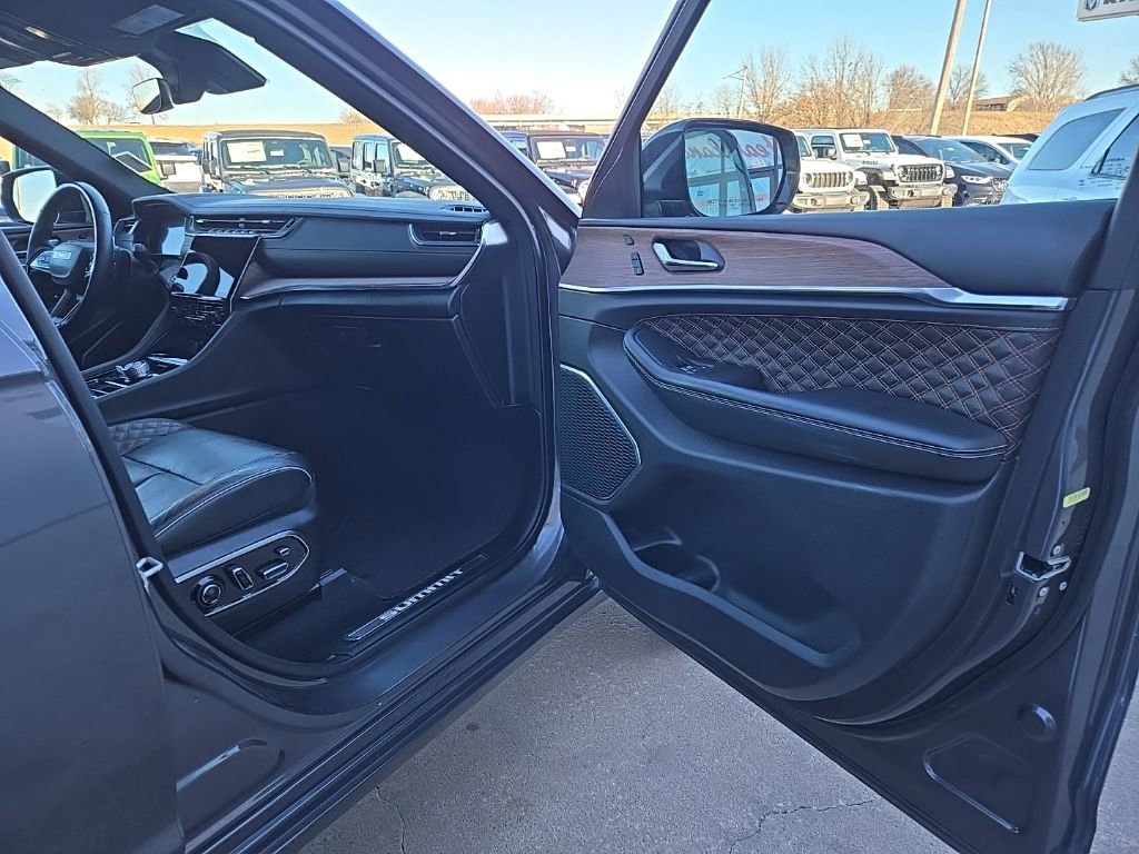 Used 2025 Jeep Grand Cherokee Summit image 81