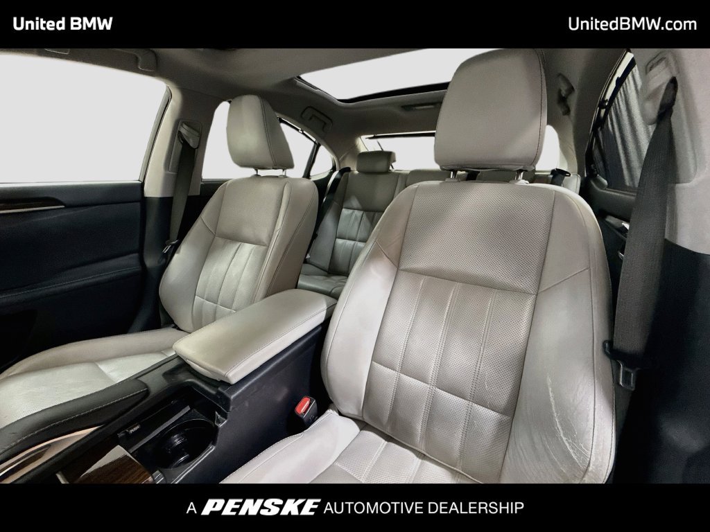 Used 2016 Lexus ES 350 w/ Ultra Luxury Package FWD image 12