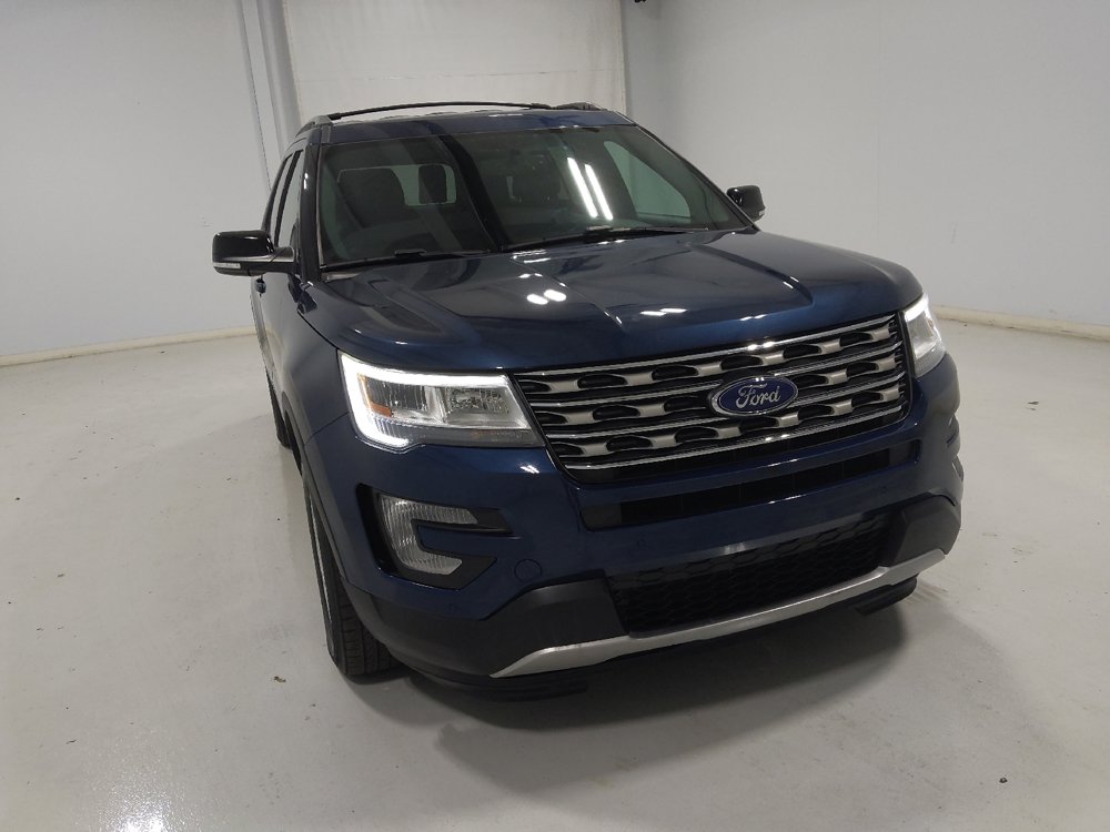 Used 2017 Ford Explorer XLT w/ Equipment Group 202A AWD/4WD image 14