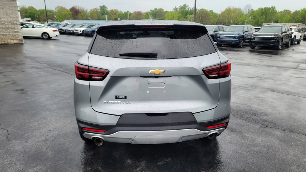 Used 2025 Chevrolet Blazer LT AWD/4WD image 10