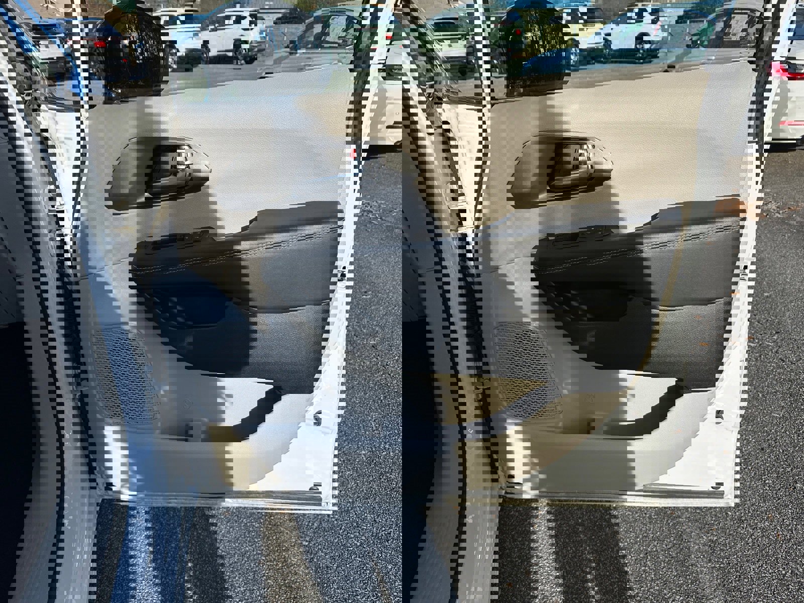 Used 2024 Chrysler Pacifica Touring-L image 14