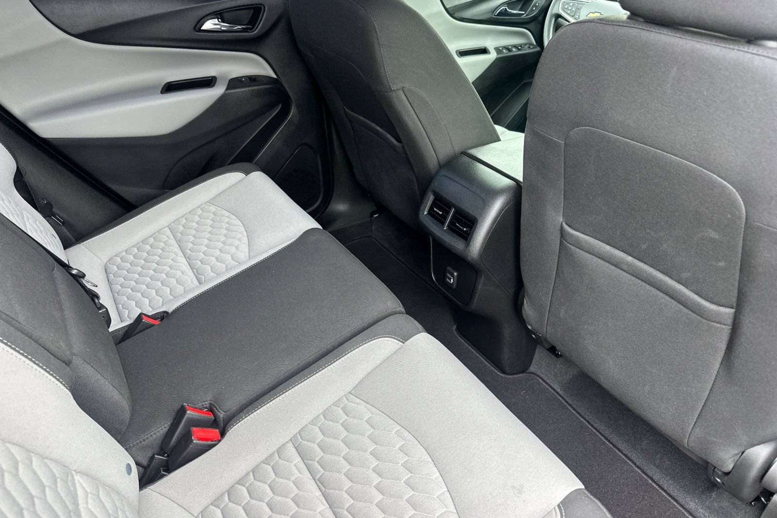 Used 2020 Chevrolet Equinox LS FWD image 18