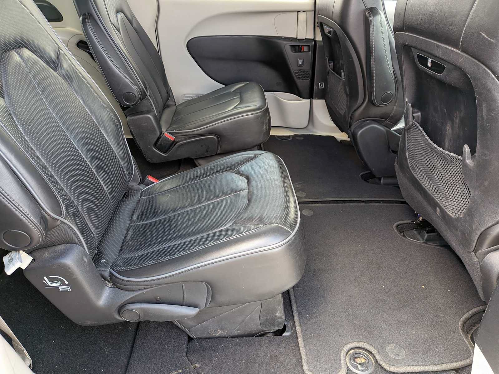Used 2020 Chrysler Pacifica Limited w/ Advanced Safetytec Group FWD image 19