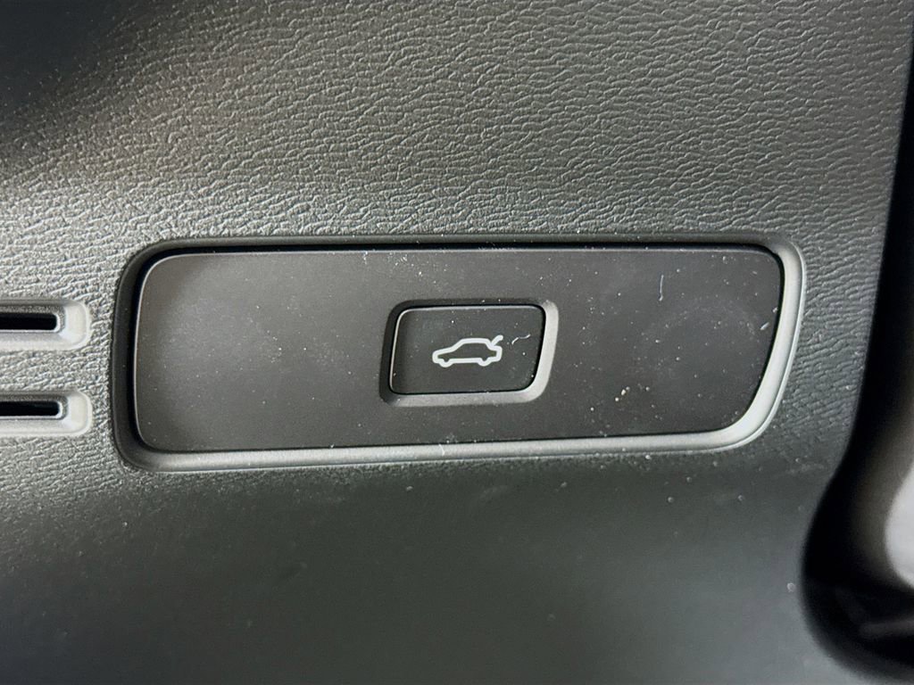 New 2026 Volvo XC40 B5 Core image 10