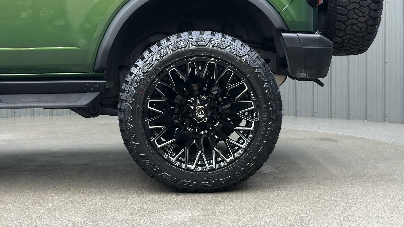 Used 2025 Ford Bronco Badlands image 11