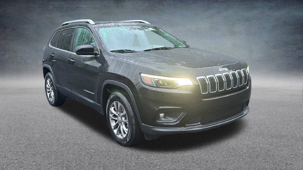 Used 2019 Jeep Cherokee Latitude Plus w/ Cold Weather Group AWD/4WD image 2