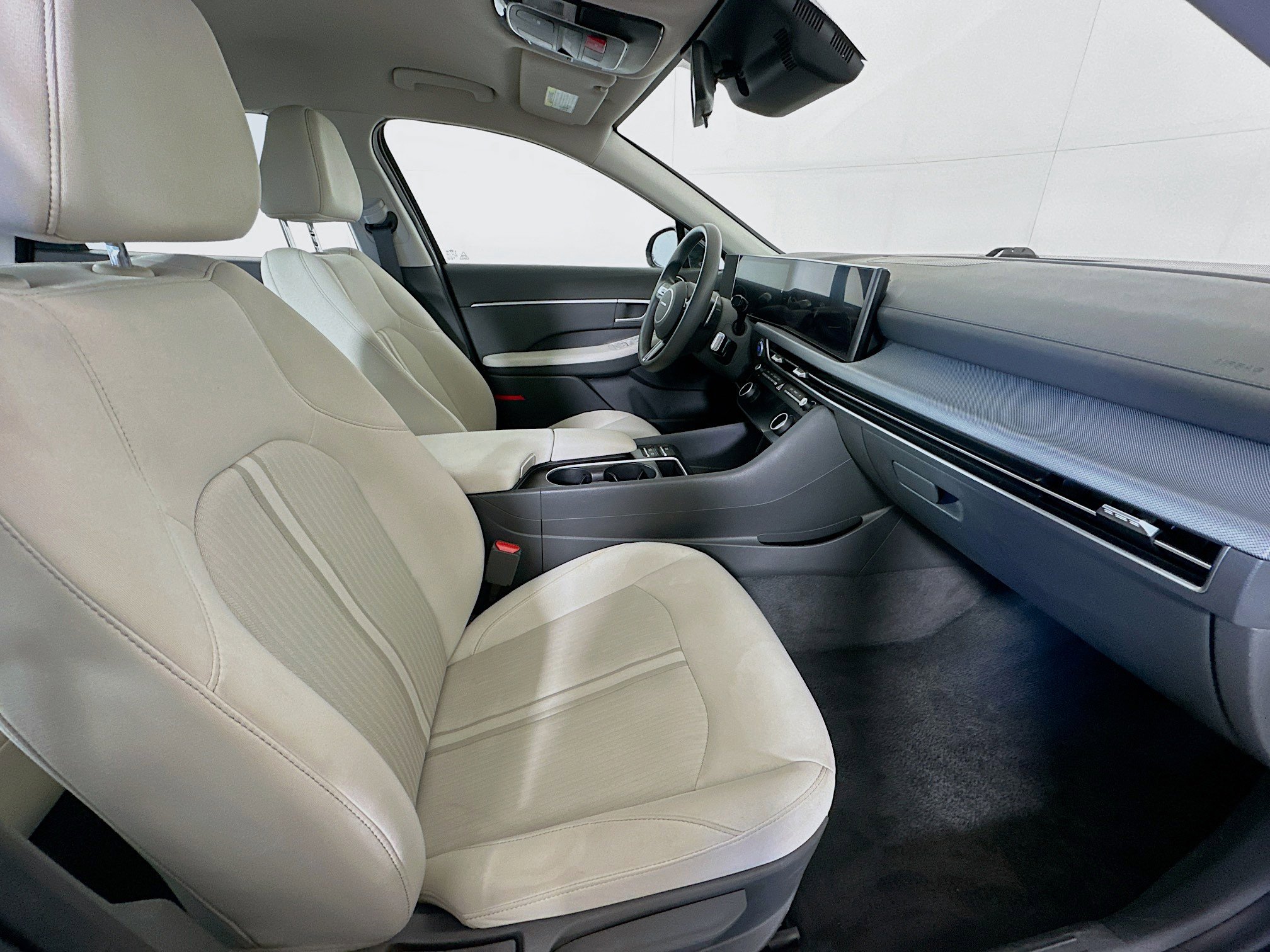 Used 2025 Hyundai Sonata SEL FWD image 30