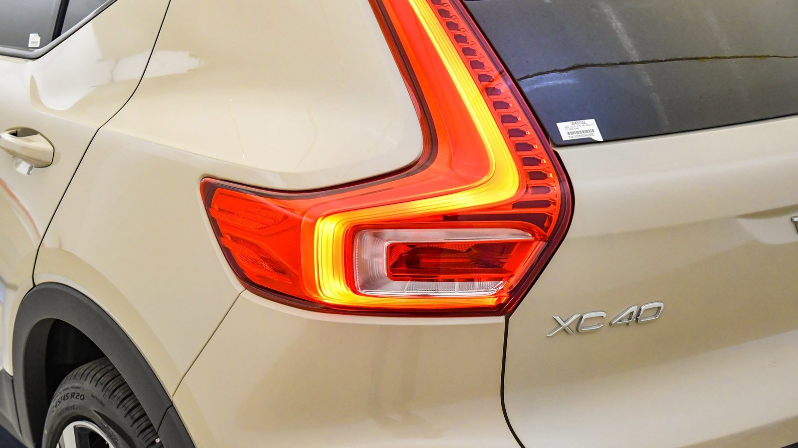 Certified 2025 Volvo XC40 B5 Ultra w/ Climate Package image 11