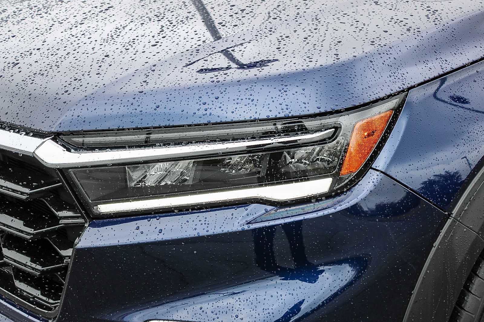 Certified 2025 Honda Pilot Touring image 7