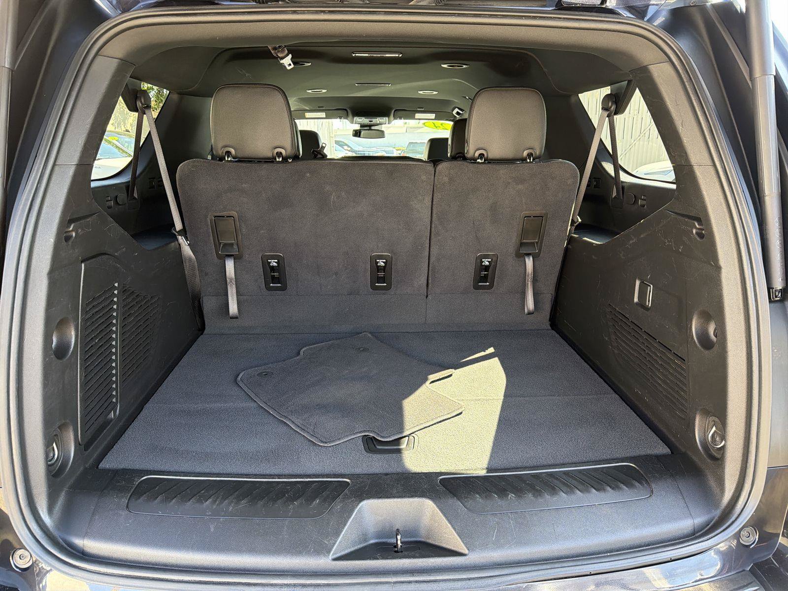 Used 2024 Chevrolet Suburban LT RWD image 25