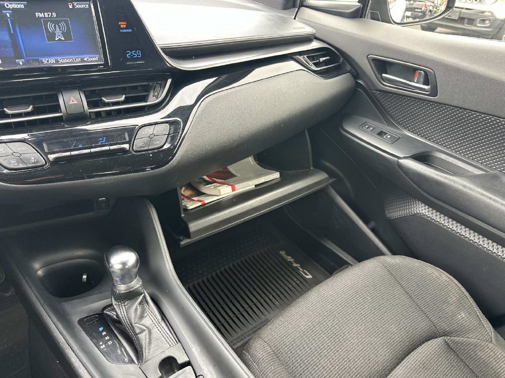 Used 2018 Toyota C-HR XLE FWD image 32