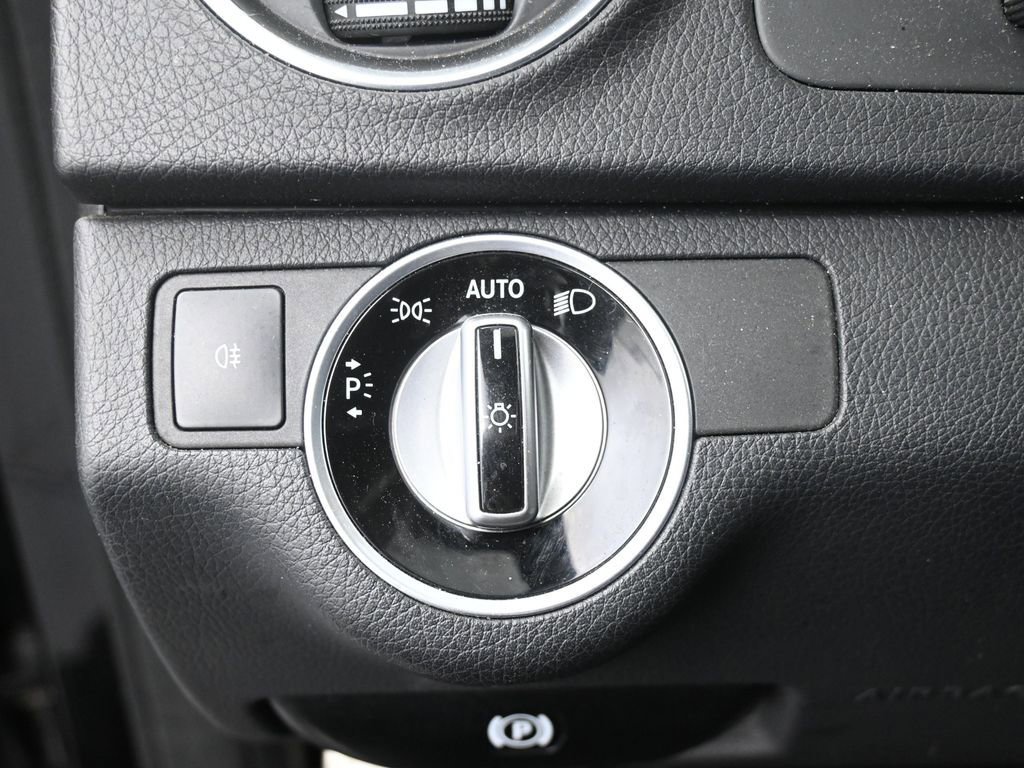 Used 2013 Mercedes-Benz C 300 4MATIC Sedan image 12