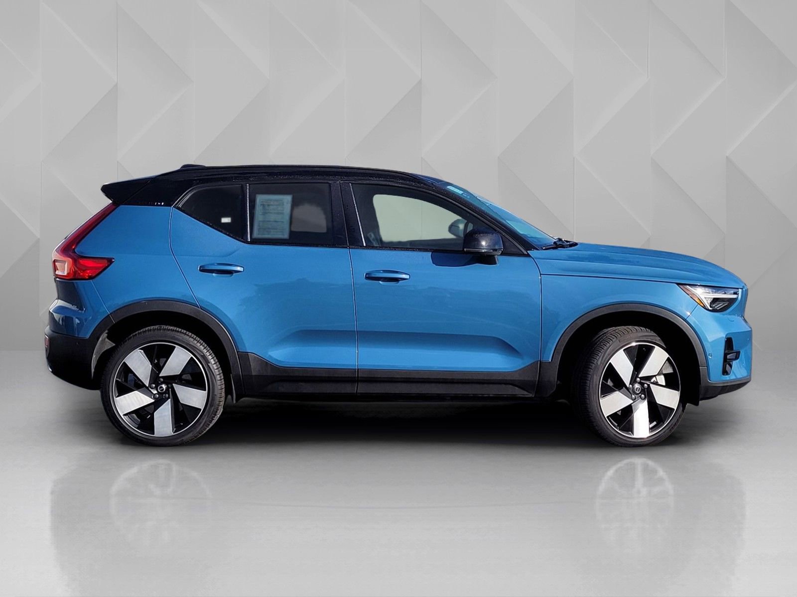 Certified 2023 Volvo XC40 Recharge Ultimate image 7