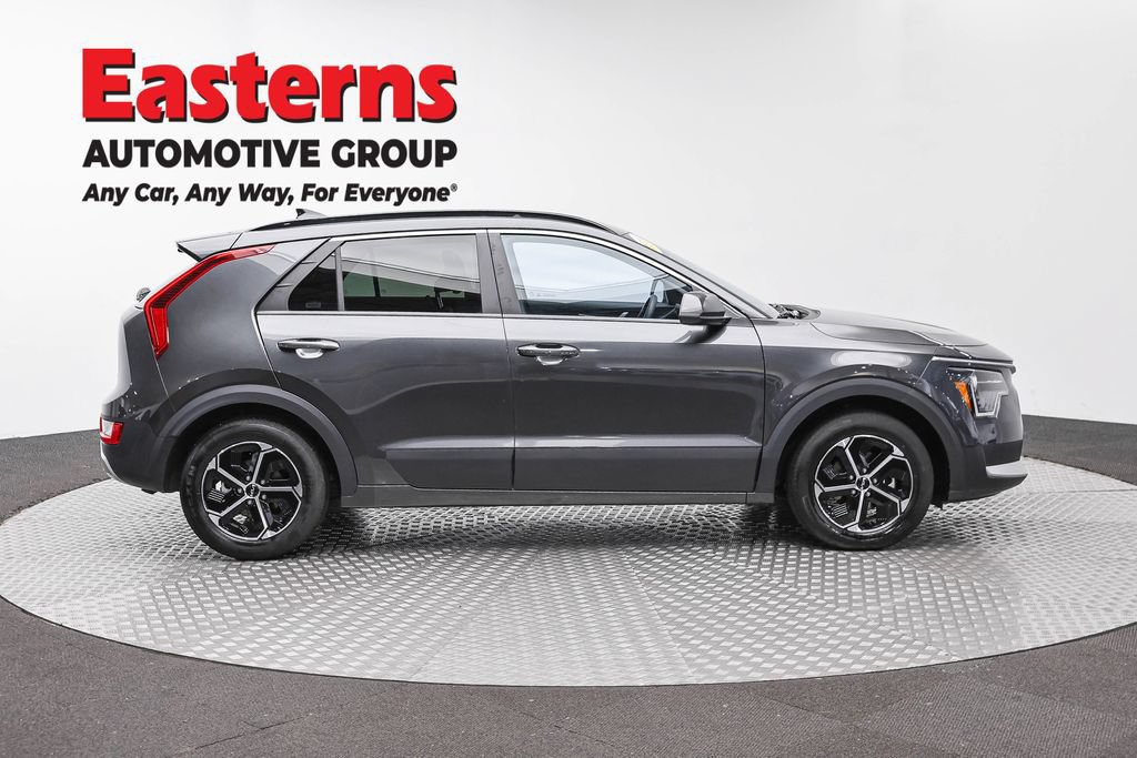 Used 2025 Kia Niro LX FWD image 4