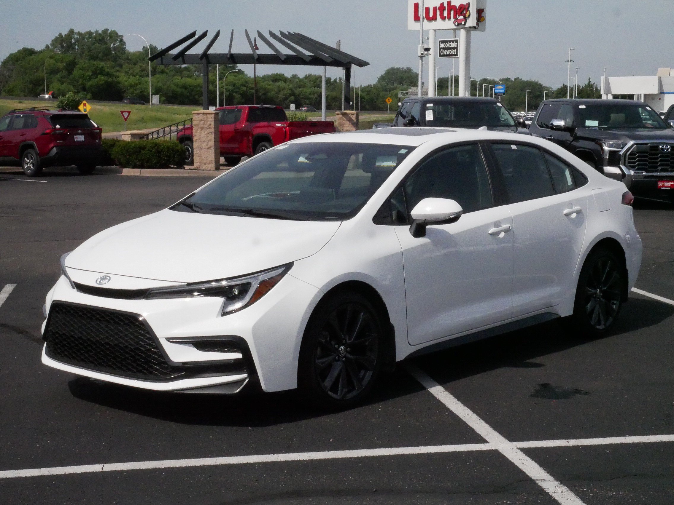 Used 2026 Toyota Corolla XSE FWD image 3