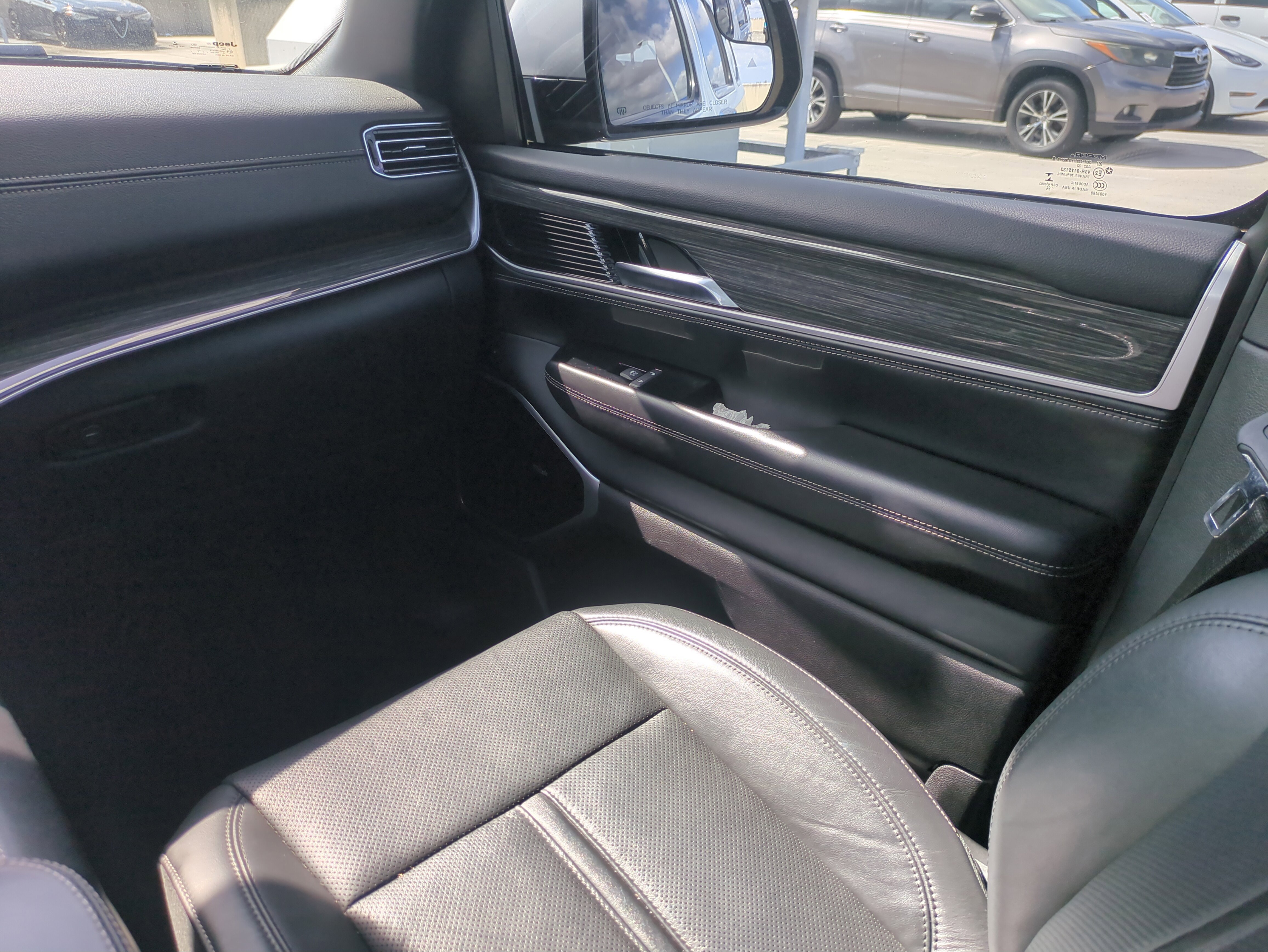 Used 2022 Jeep Wagoneer Series III w/ Premium Group I image 18