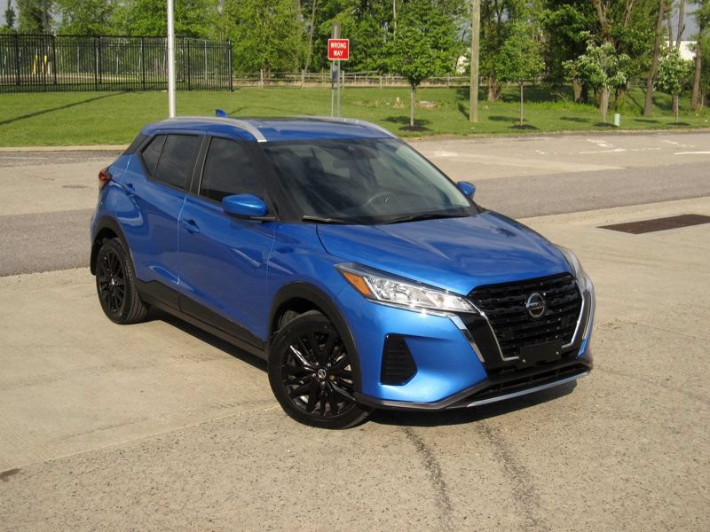 Used 2021 Nissan Kicks SV FWD image 2