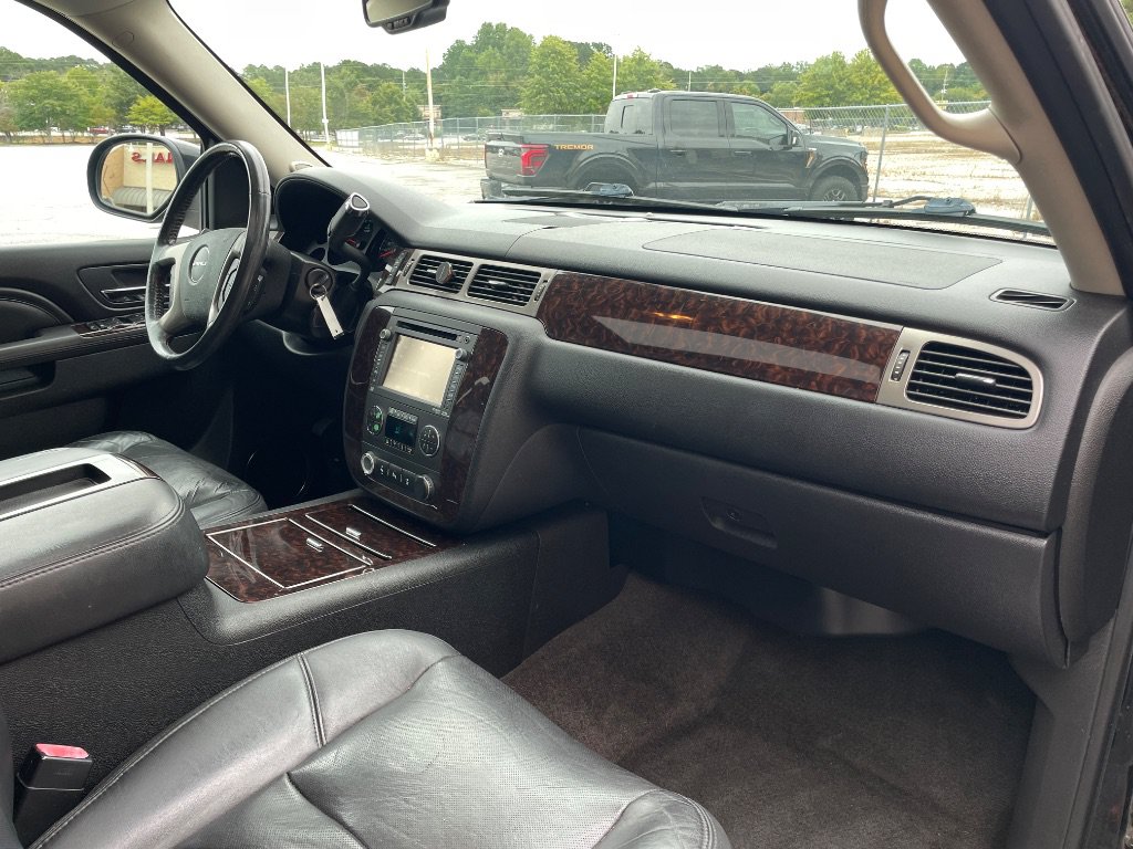 Used 2012 GMC Yukon XL Denali RWD image 23