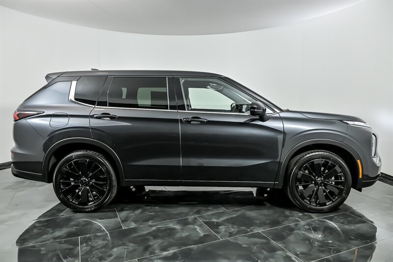 New 2026 Mitsubishi Outlander LE FWD image 10