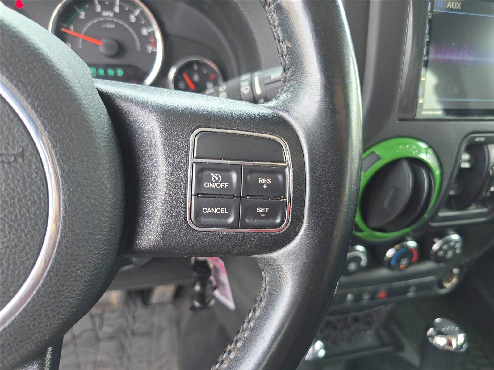 Used 2018 Jeep Wrangler Unlimited Sahara w/ Connectivity Group image 28