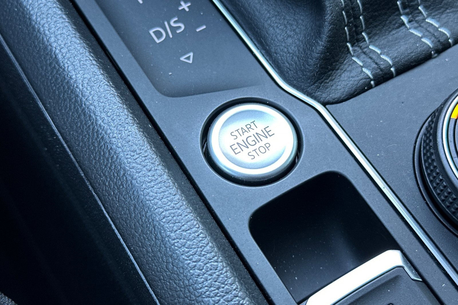 Used 2023 Volkswagen Atlas SEL image 24