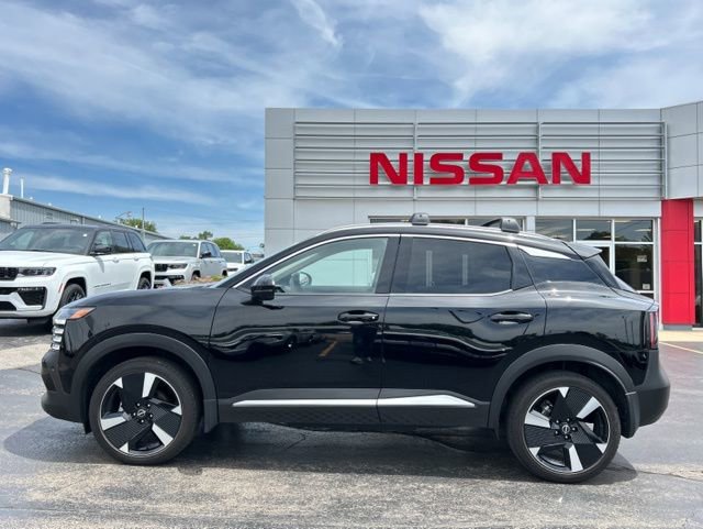 Used 2025 Nissan Kicks SR w/ Illumination Package AWD/4WD image 2