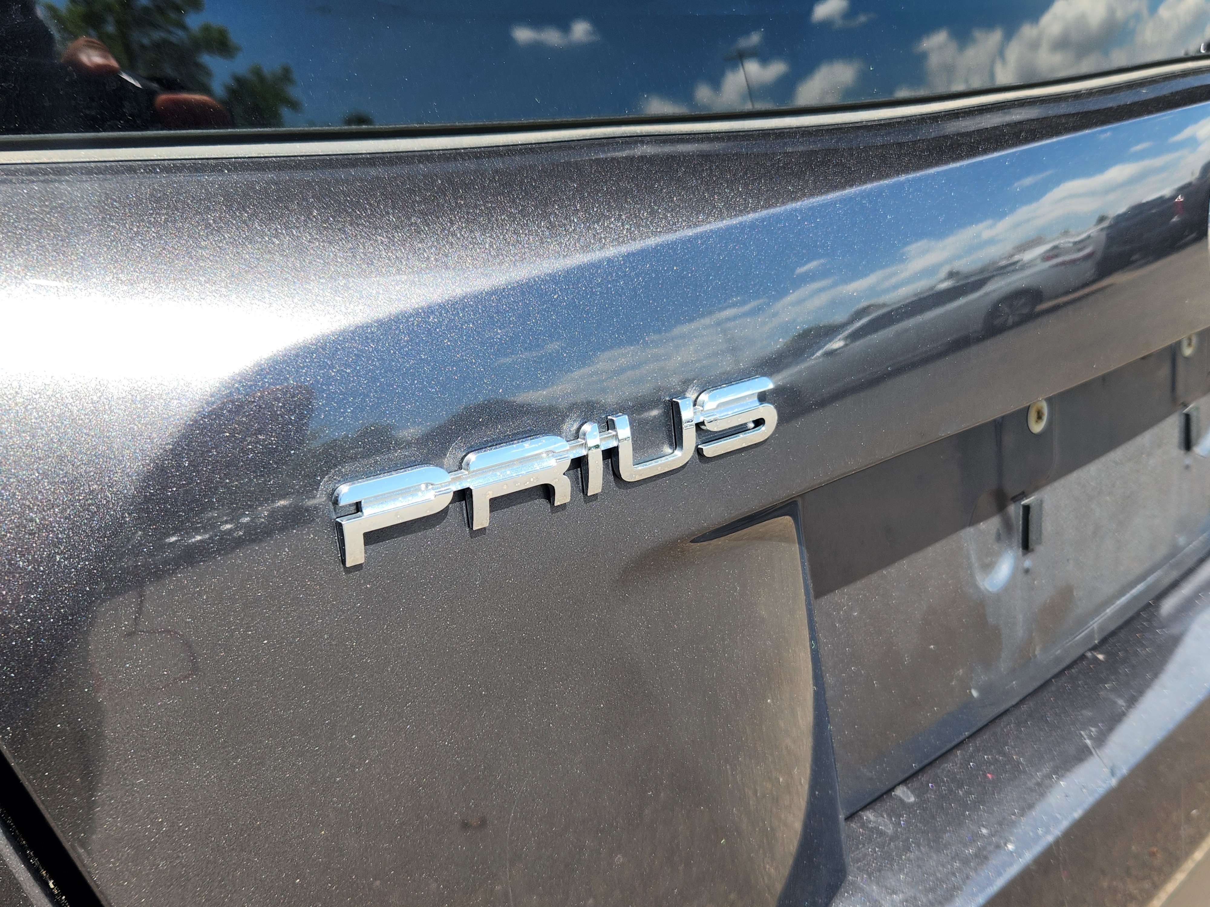 Used 2018 Toyota Prius Three w/ Advanced Technology Package FWD image 20